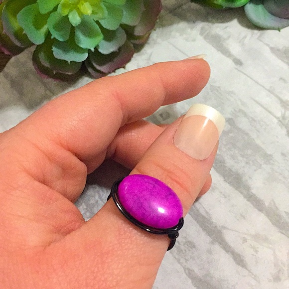 Hand crafted magenta wire wrapped ring - Picture 5 of 7